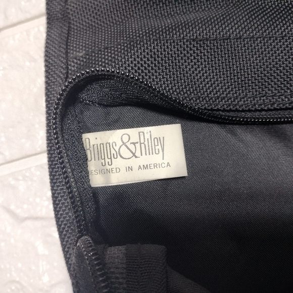 Briggs & Riley Travelware Trifold Black Nylon Compact Toiletry Bag - Picture 5 of 8